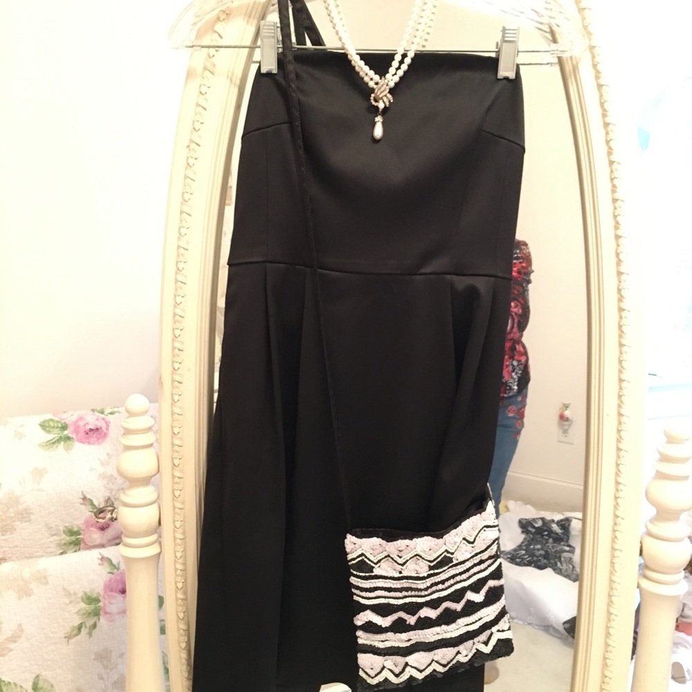 Lovely LBD with optional cross body purse.